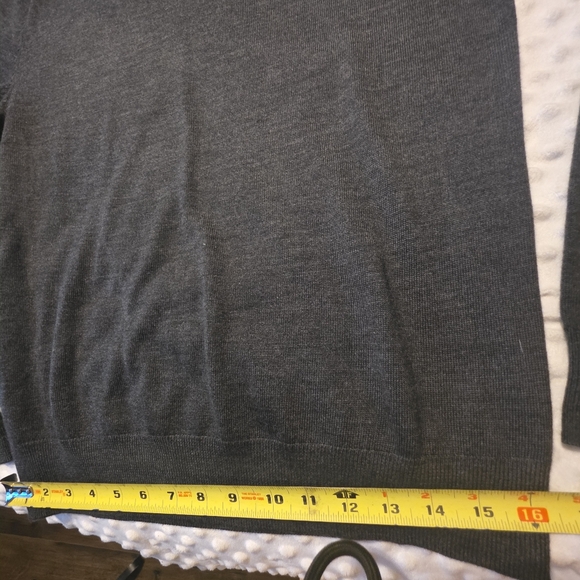 Sakd Fifth Avenue Men's Gray V-Neck Sweater - Picture 5 of 9